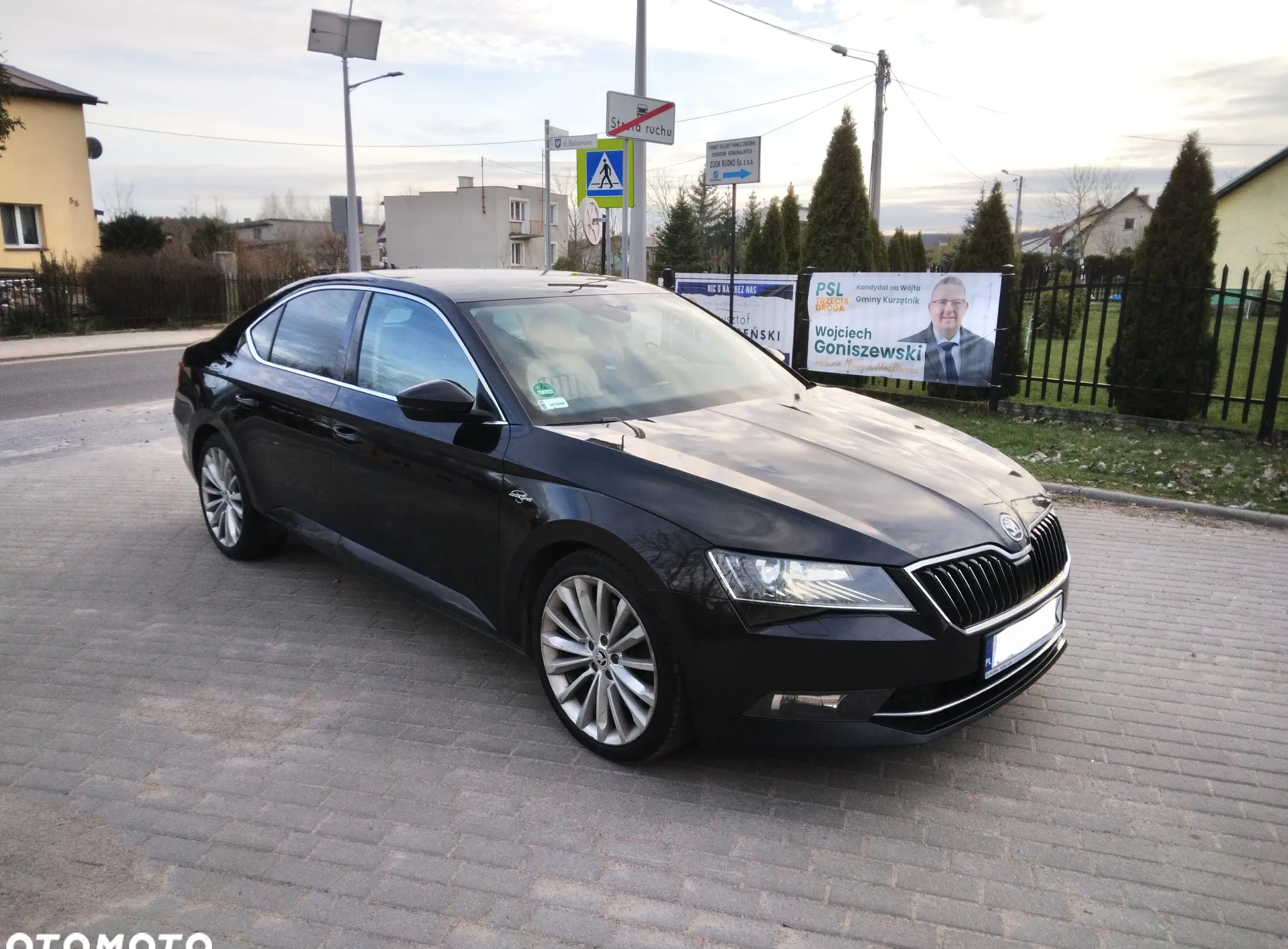 Skoda Superb cena 66900 przebieg: 330000, rok produkcji 2017 z Brzeziny małe 379